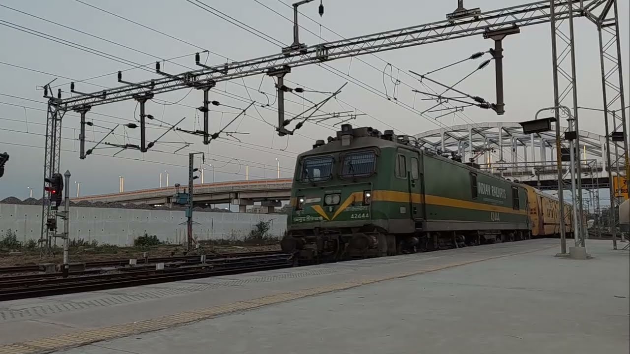 Empty Holi Special Train Khurda Road Anand Vihar Arriving Subedarganj
