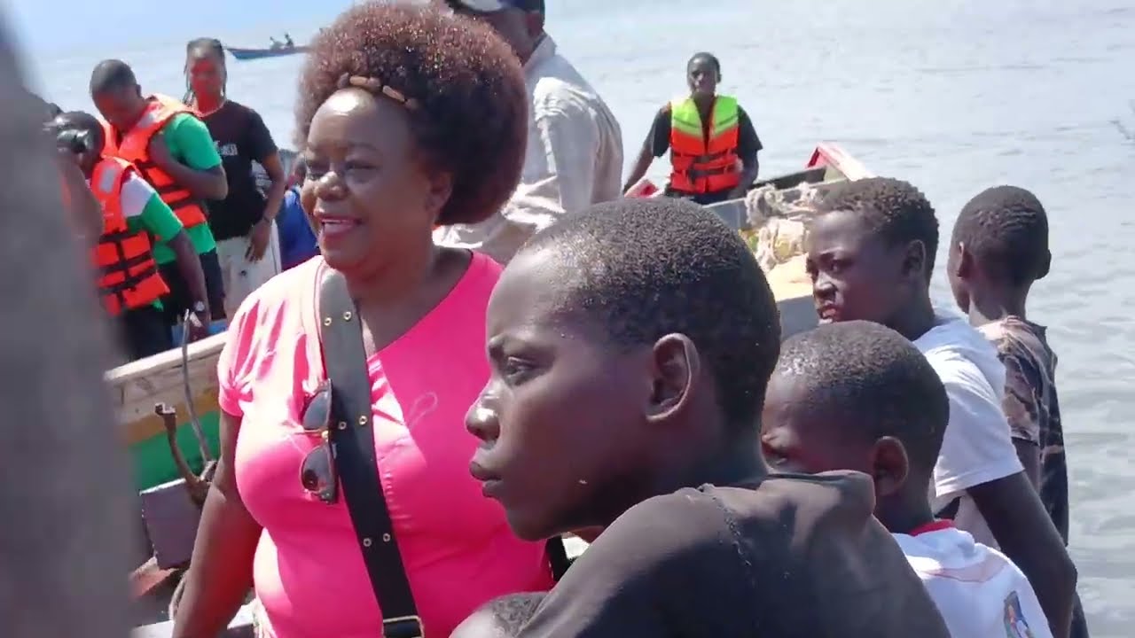 ON THE ROAD  TO BOAT RACING ALONGSIDE  THE PRESIDENT OF BAD GHELS