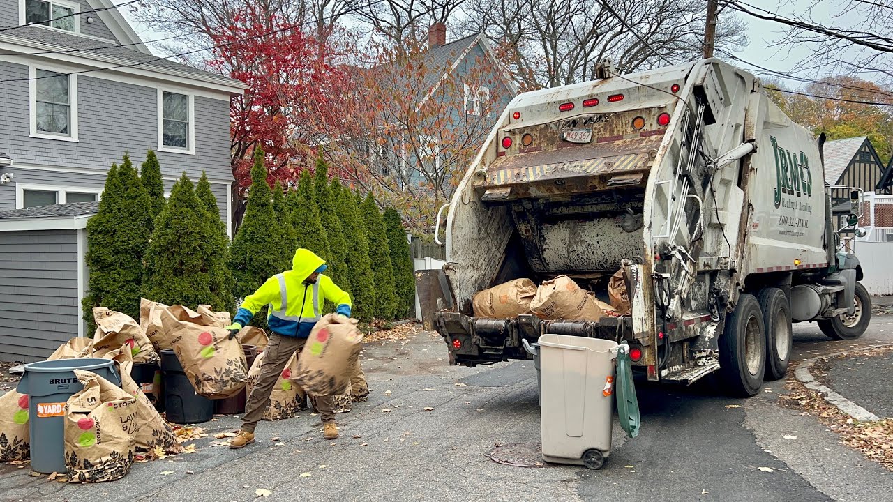 JRM Garbage Truck Packing Massive Fall Leaf Bag Plies