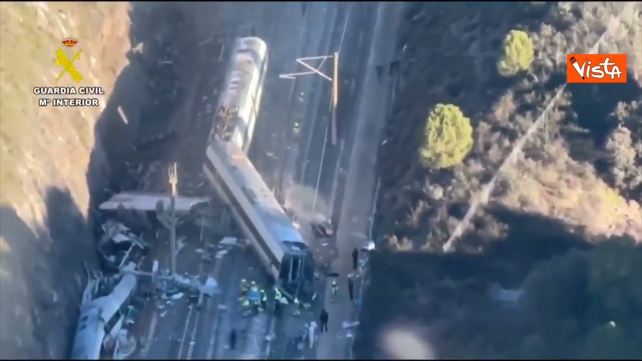 Le immagini dall'alto del disastro ferroviario in Spagna