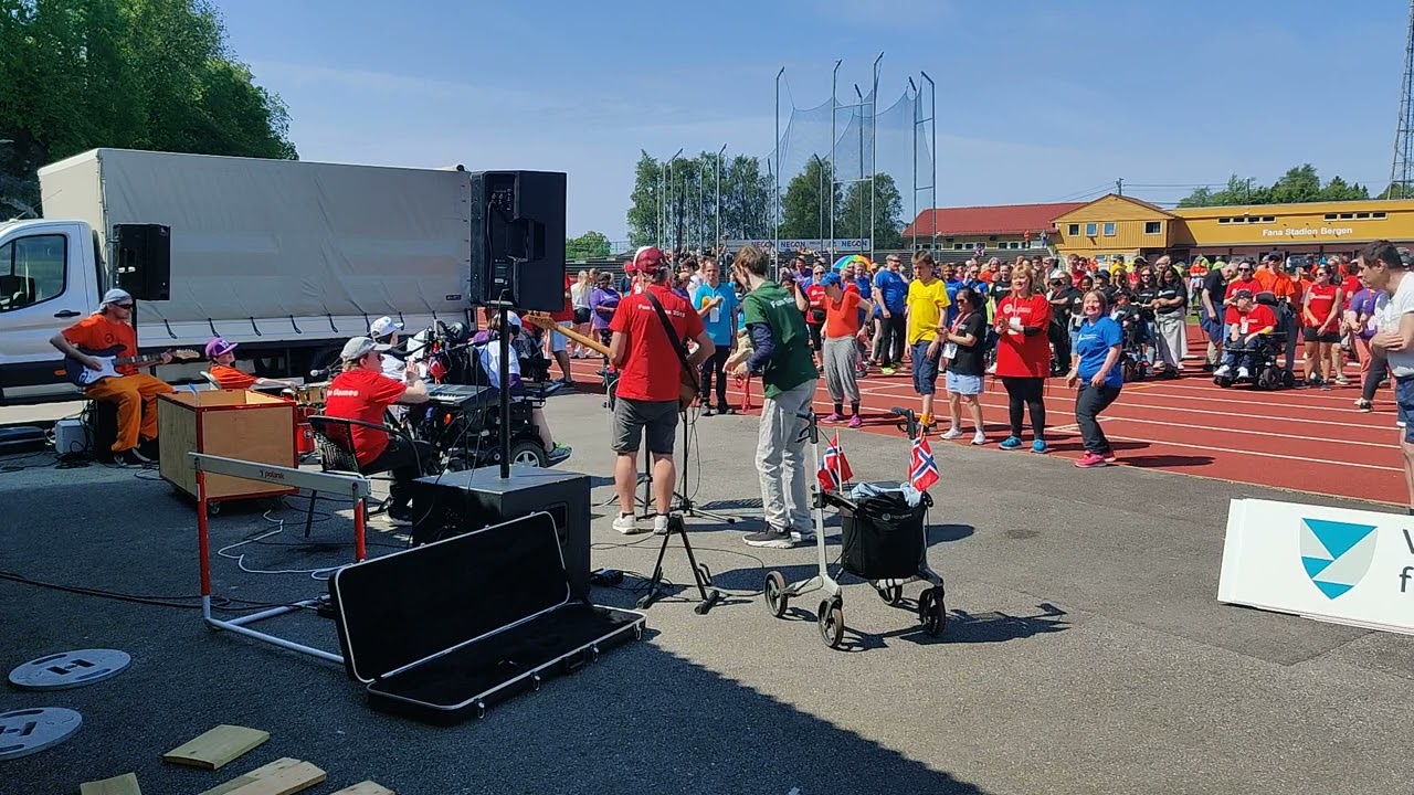 Bergens Beste Band.Fun games. Fana stadion 2023.