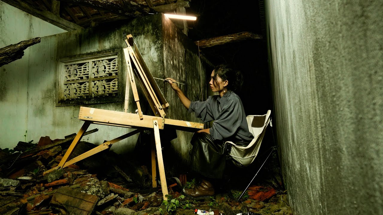 In the quiet atmosphere of the night, I paint oil paintings and relax in the deserted house