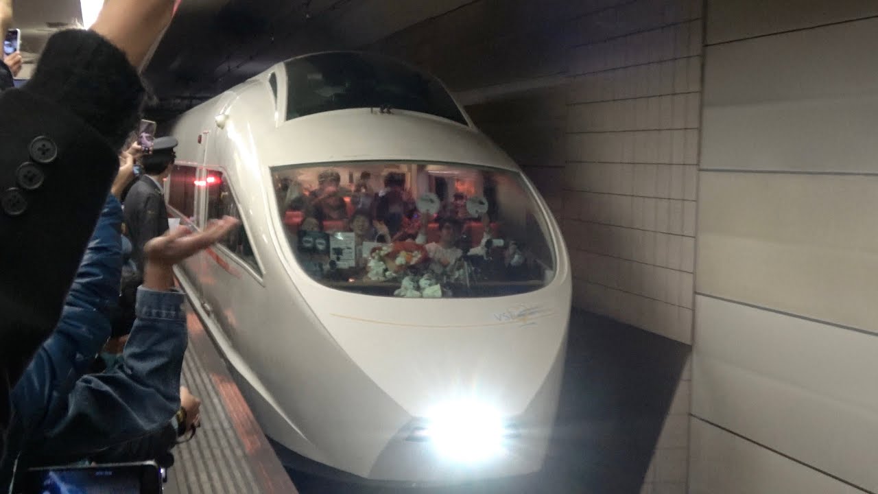 【VSEラストラン】小田急50000形VSE 団臨 成城学園前駅到着