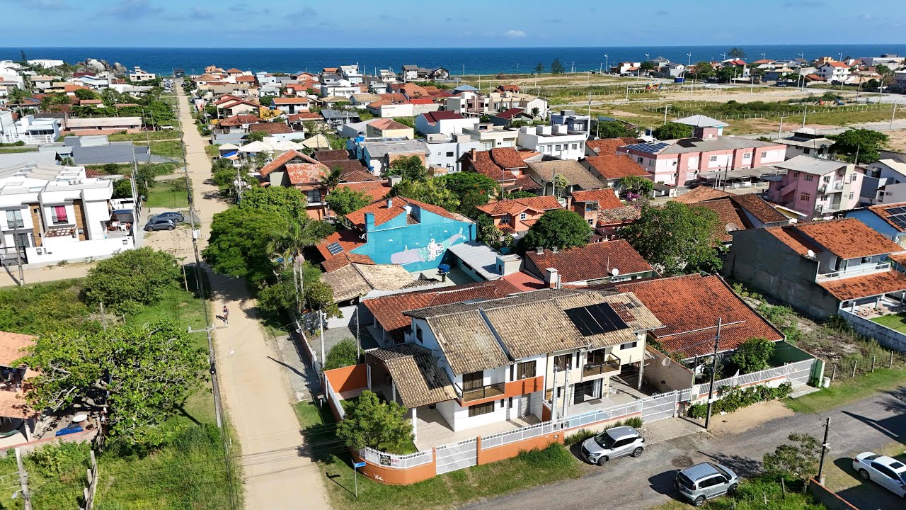 Sobrado com 03 dormitórios a 500 metros do MAR!!!
