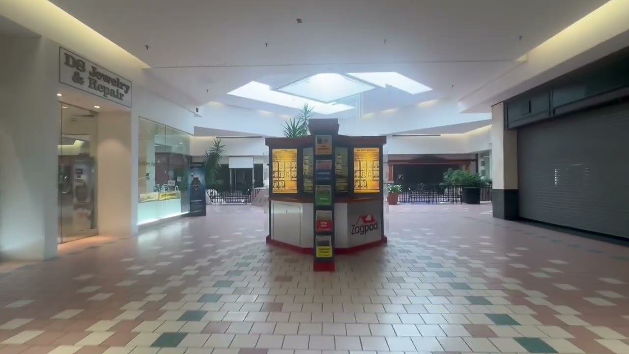 A DEAD MALL ON BORROWED TIME: The Marketplace Mall- Henrietta, NY