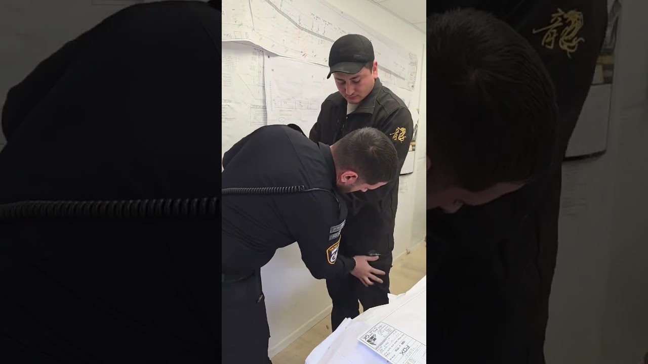 Евреи каламуш  поймали таджика  и его тюрьму бросили.