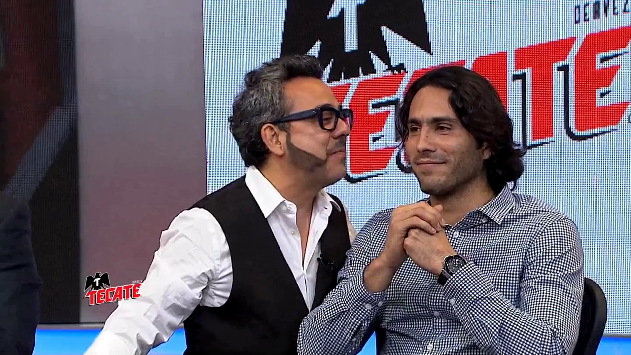 Turquito le canta con sentimiento a Aldo De Nigris