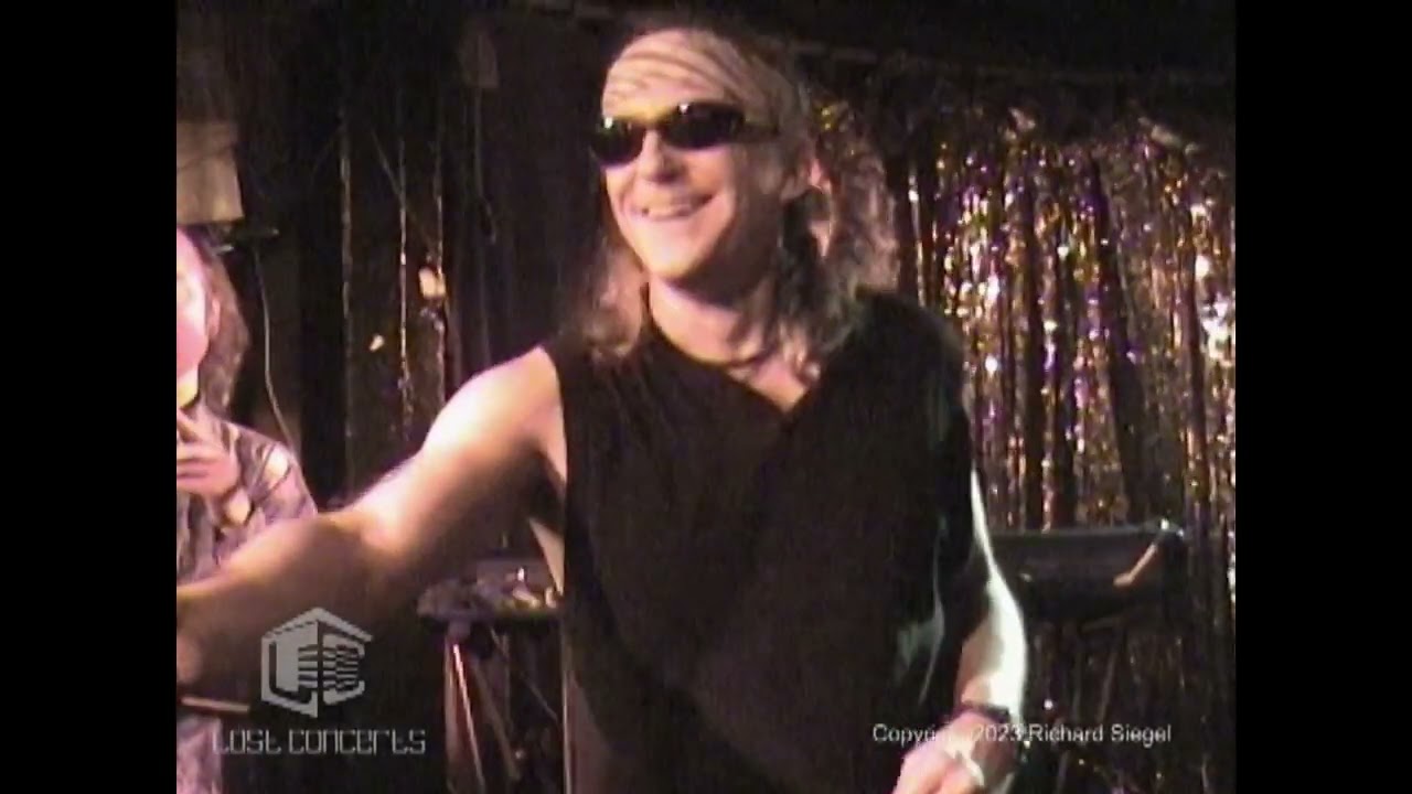 Ian Lloyd Live At Kenny's Castaways for Onlinetv by Rick Siegel