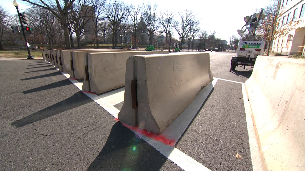 National Guard troops place barriers and fencing to help secure National Mall