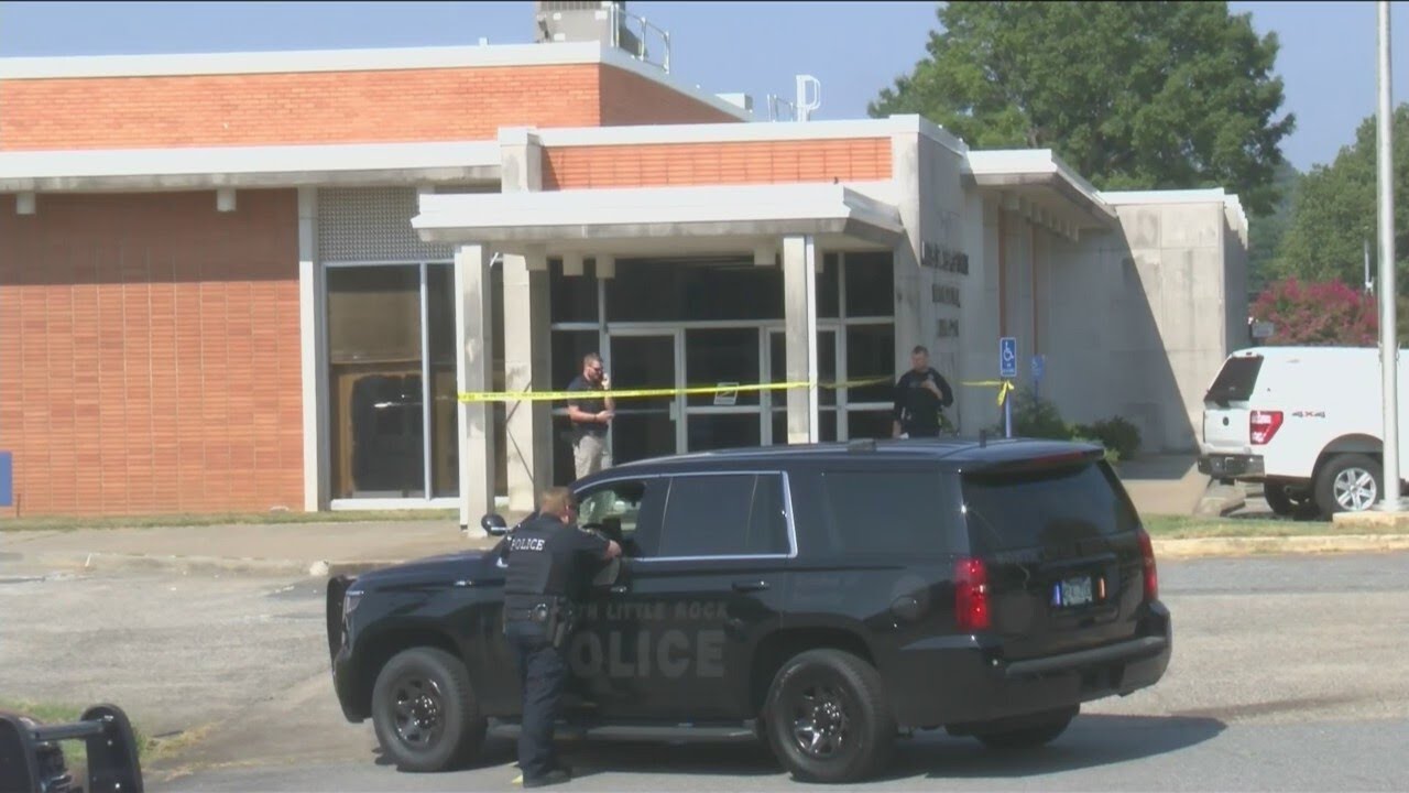 North Little Rock police end standoff with armed suspect at post office