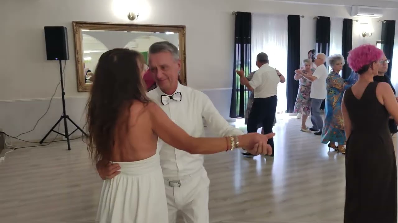 11 07 2026 Urocza TANCERKA zn&oacute;w stylowo UBRANA na Potańc&oacute;wce z Kapelą STĄPORKOWSKĄ w Złotym DWORZE