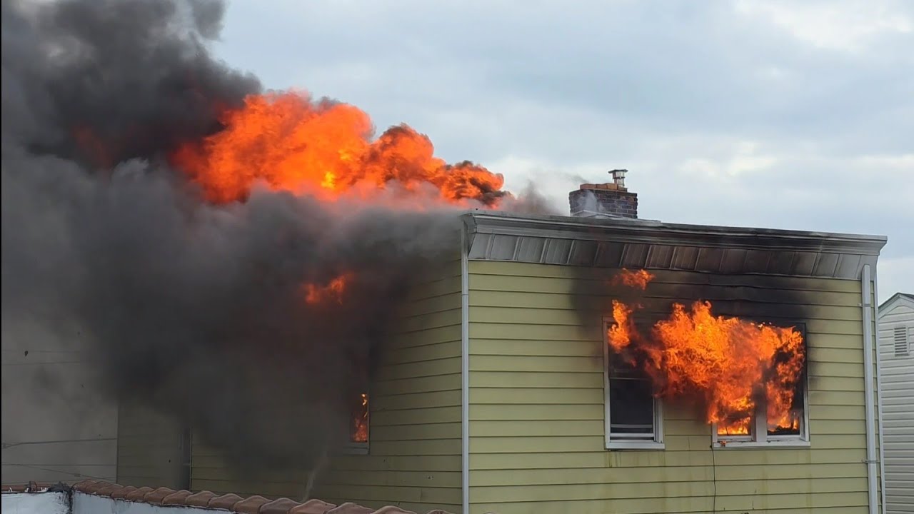 🔥2nd Alarm BUILDING Fire 🔥W/Eva Tones (Davis Ave) Kearny Nj 12-7-25 P1