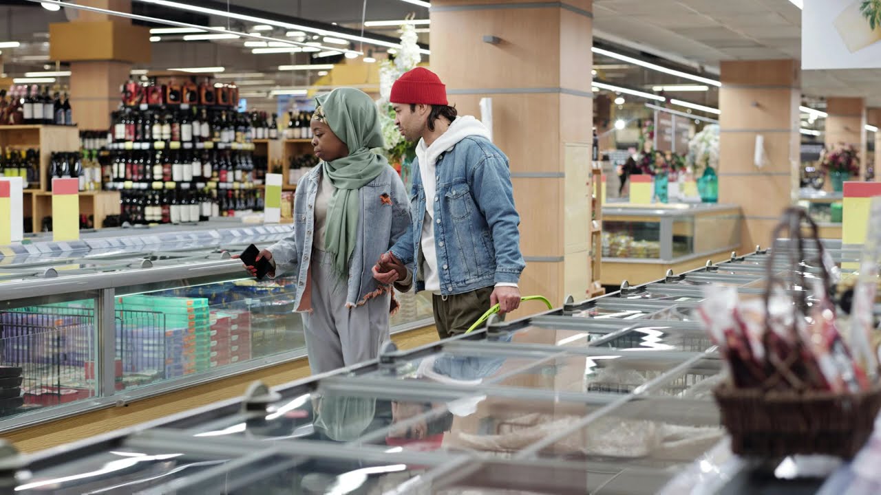 Sonido supermercado, gente hablando en centro comercial