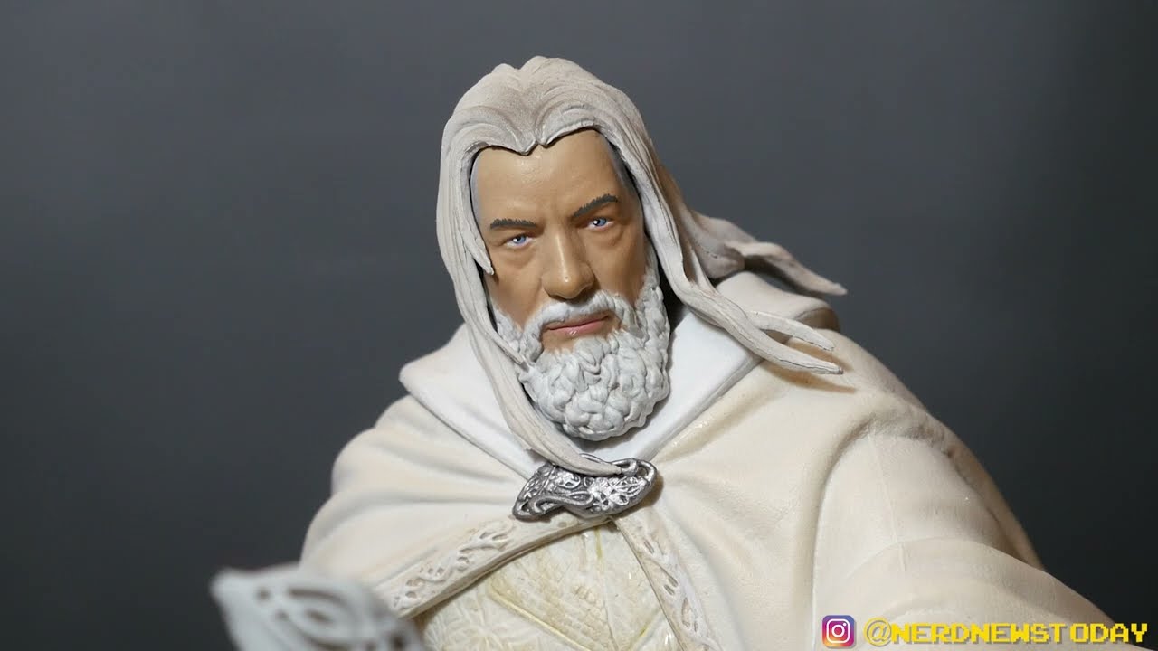 LOTR Gandalf PVC figure diorama statue review