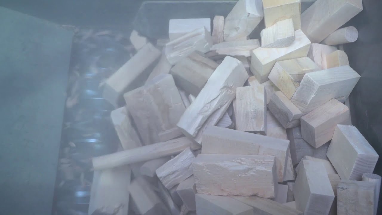 WEIMA WL 4 shreds hardwood blocks and sticks