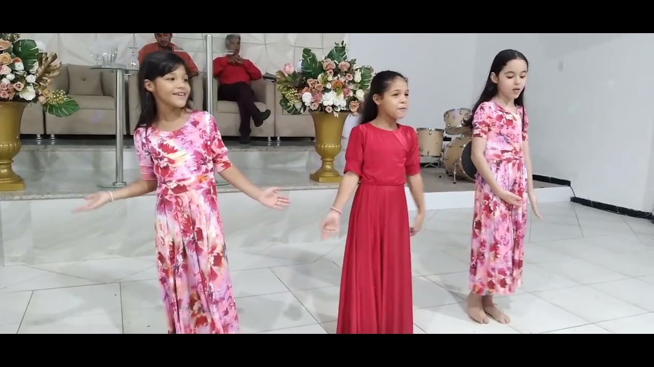 Eu e minhas amigas, da igreja fazendo coreografia❤🤍