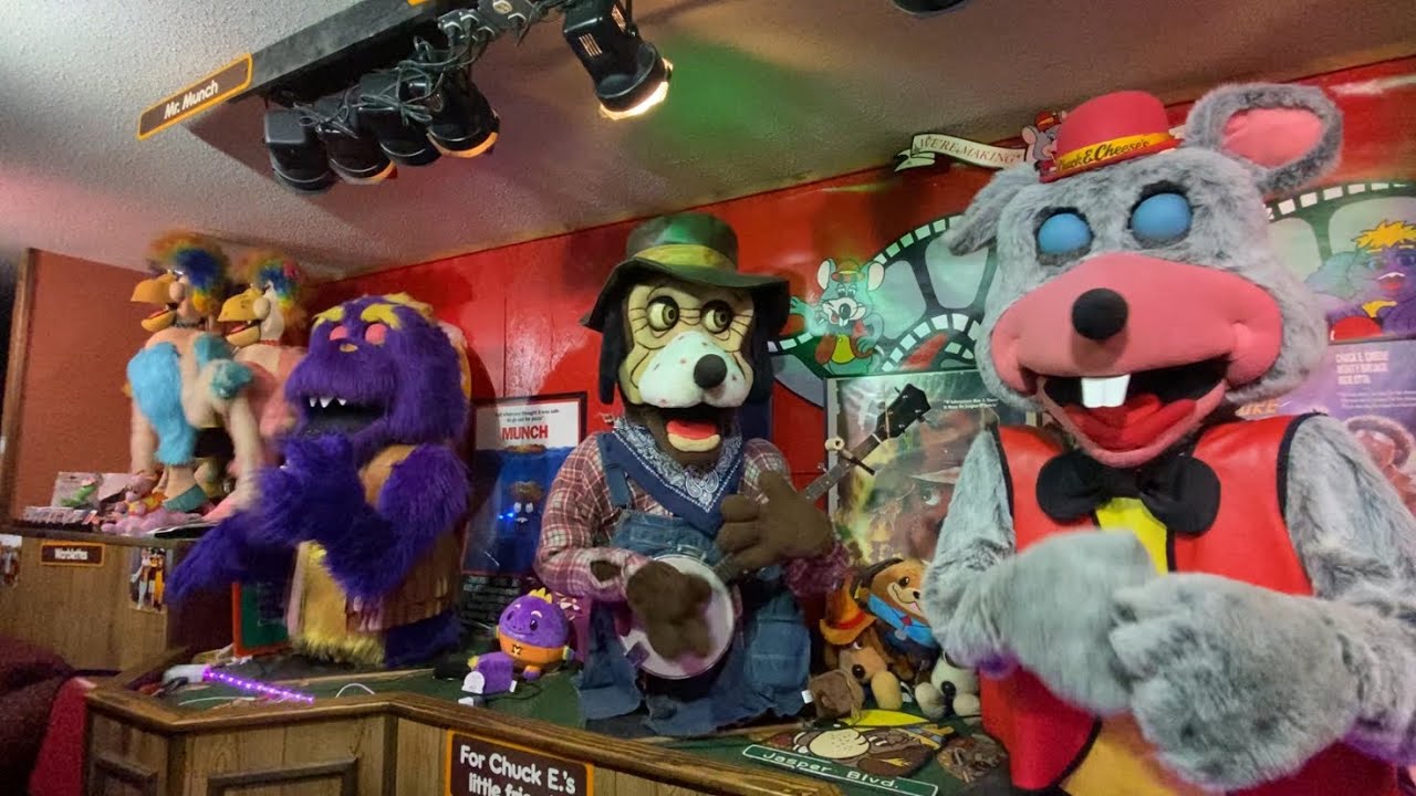 Chuck E. Cheese pizza time theater Harmony  howlette Wild West show waltz across Texas