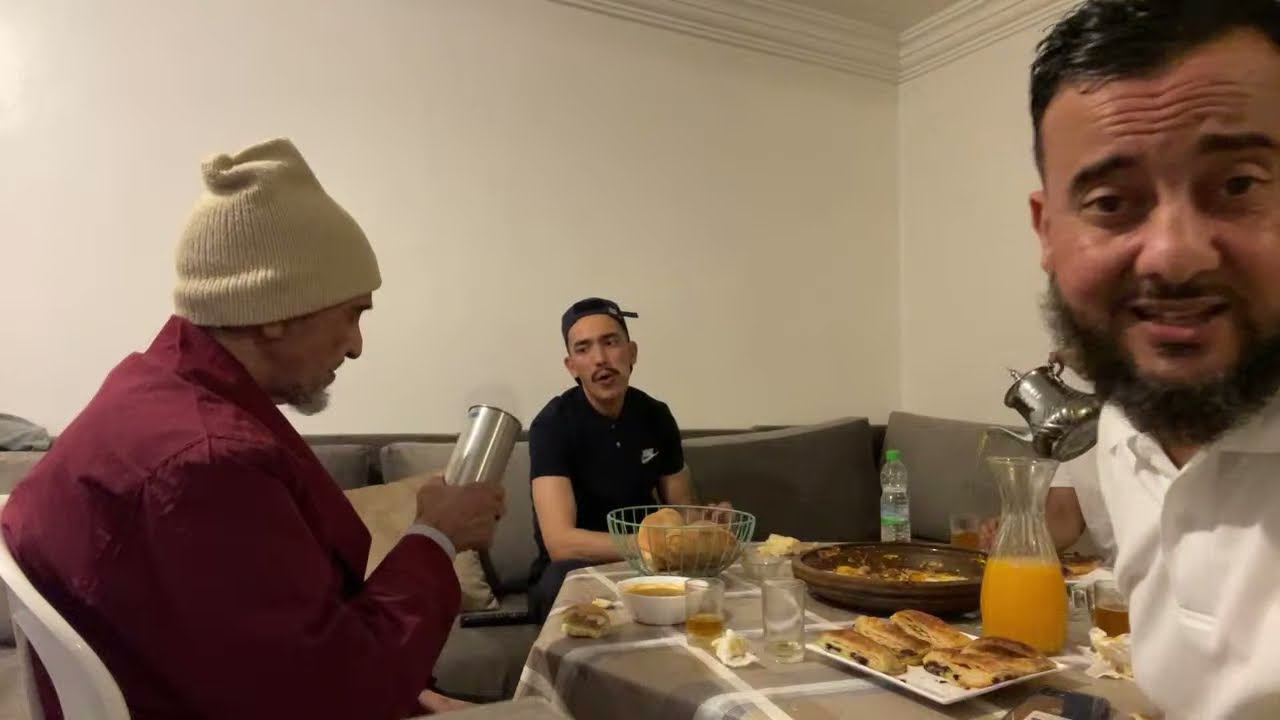 مع الوالد (مبغاش يبيع الصباط الأحمر) ههههه