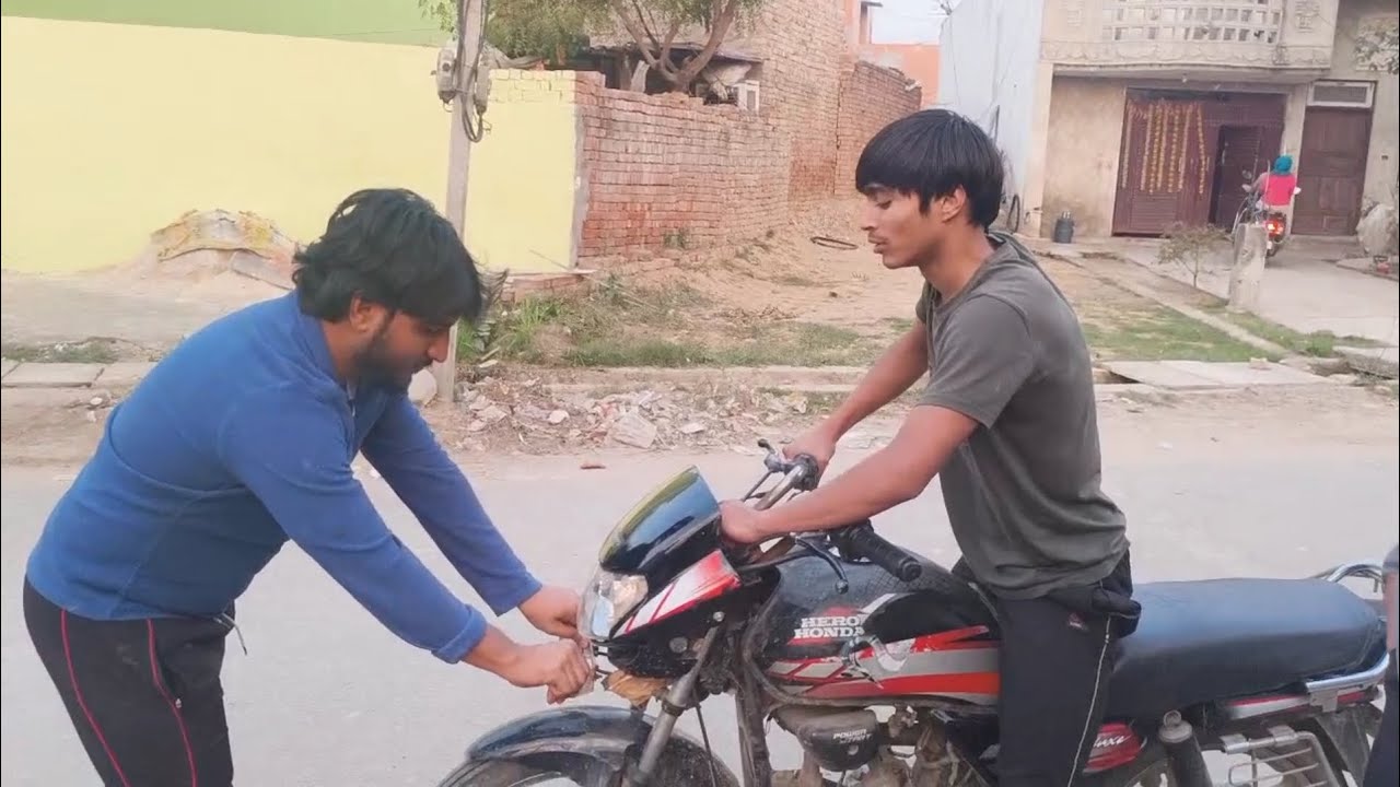 Sandi bhai ki bike ki no. Plate ko kra  bend 😂