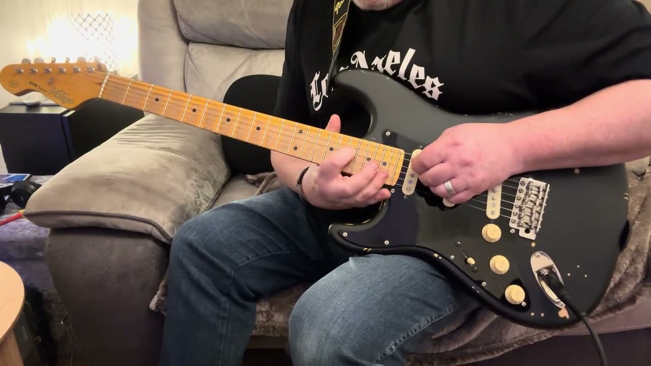 Modified Vintage V6 icon with Oripure pickups 