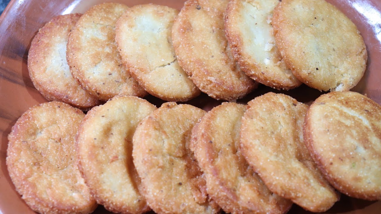 Meethi Poori | Rawa or Maide ki Khasta Meethi Poori | Recipes With Me