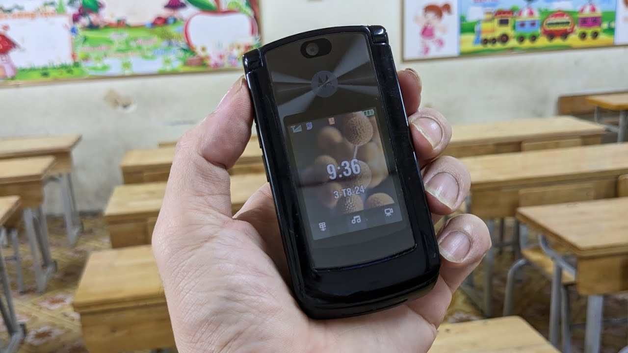 Motorola RAZR2 V9 QT Black 3G Full các mạng Có Tiếng Việt