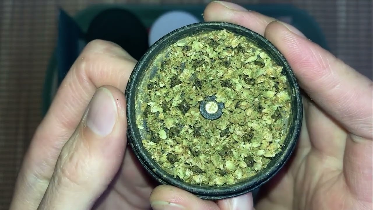 UK MEDICAL CANNABIS PATIENT FLOWER REVIEW OF STRAWBERRY GLUE WHITE FIRE AND STRAWBERRY CAKE 🔥🔥🔥🔥🔥🔥🔥🔥