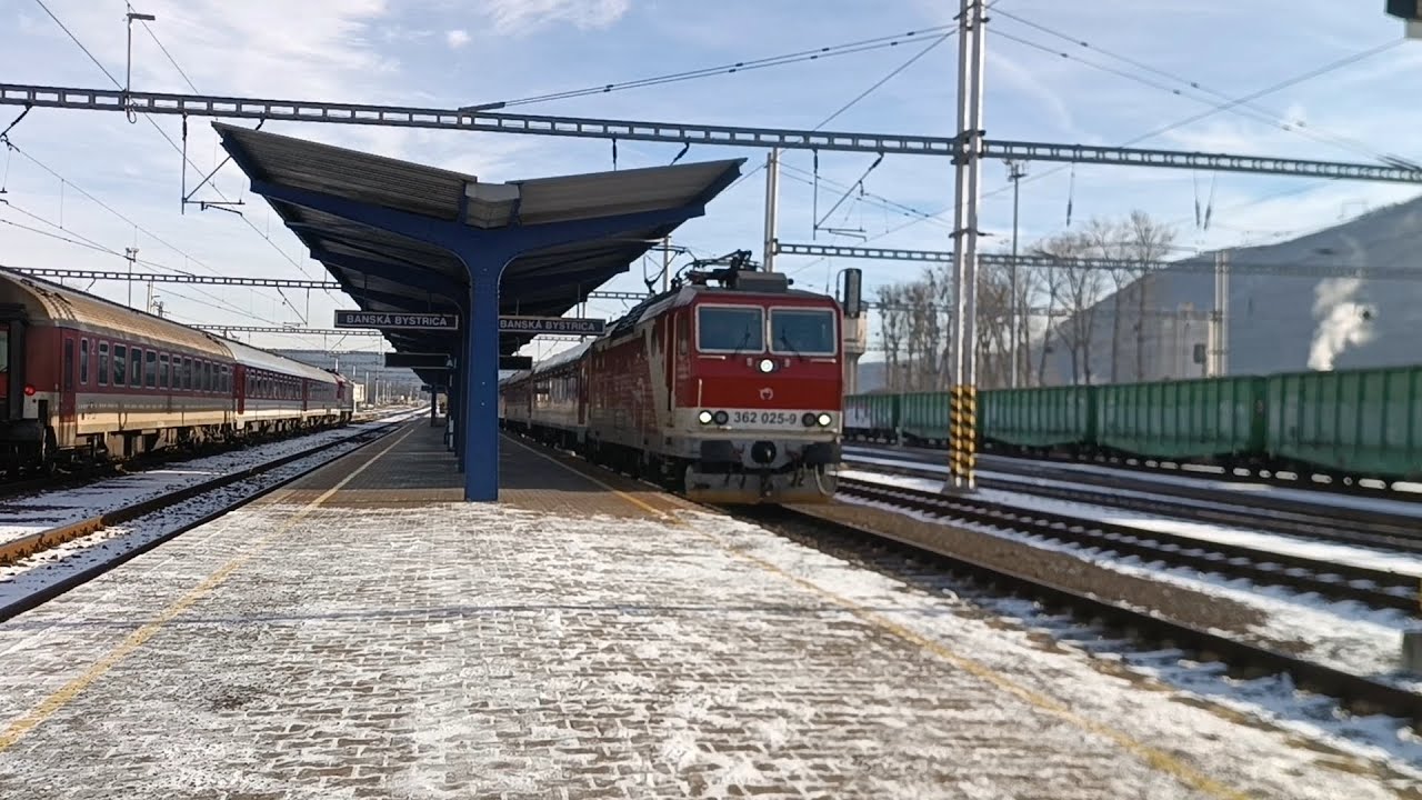 Vlak Eso odchádza zo stanice Banská Bystrica do stanice Bratislava hl. st.