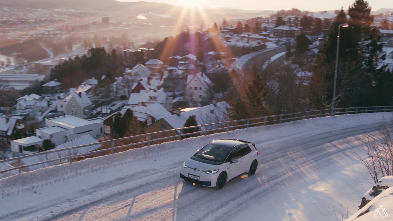 Trondheim i v&aring;re hjerter. Elbilen ID.3 opp flotte Utsikten.