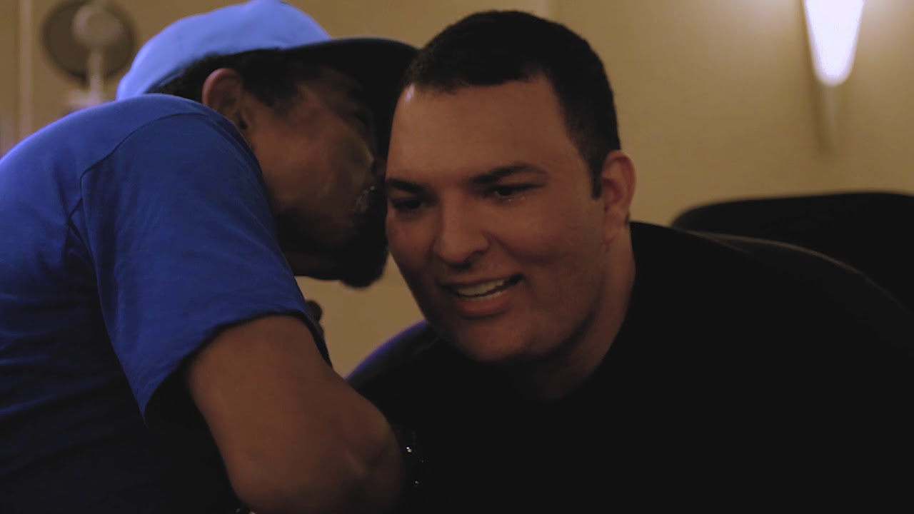 Leandro Lehart e Cleber Augusto ouvindo 