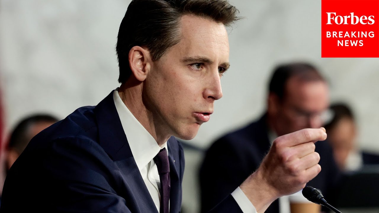 'I Don't Think That's A Laughing Matter': Josh Hawley Rips Dems Amid Ongoing DHS Funding Talks