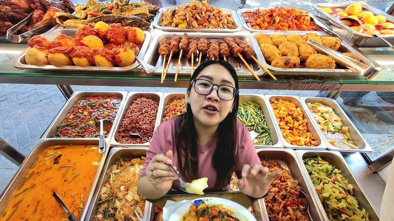 Lontong Medan Dan Nasi Uduk Dengan 17 Macam Sayur