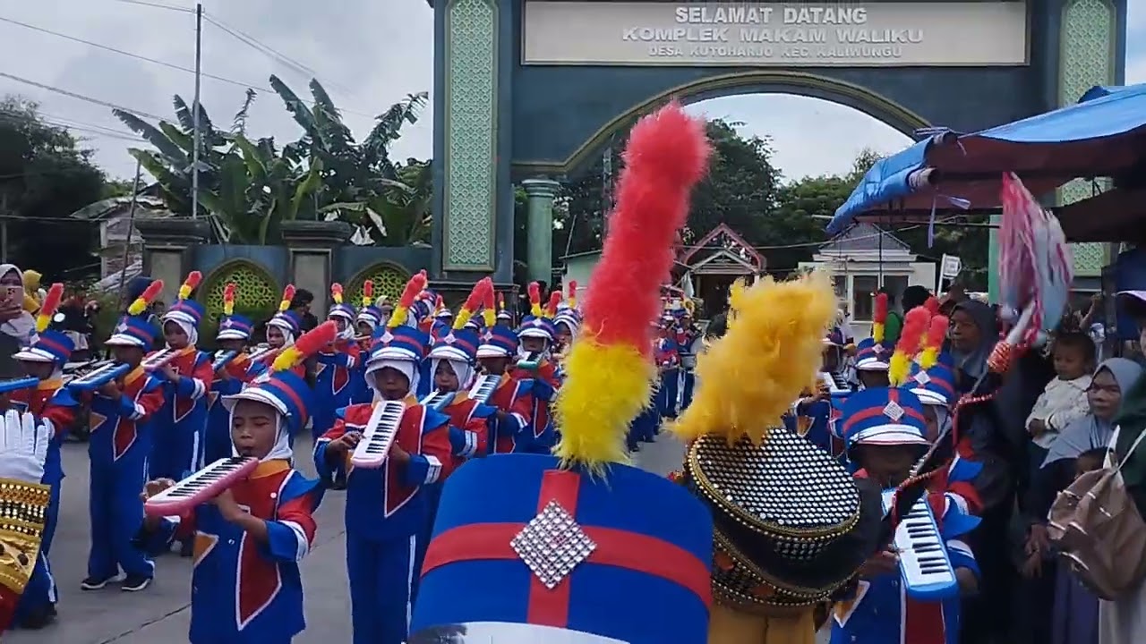 Penampilan Drumband SDN 1 Tanjungmojo di Akhirussanah Kaliwungu.