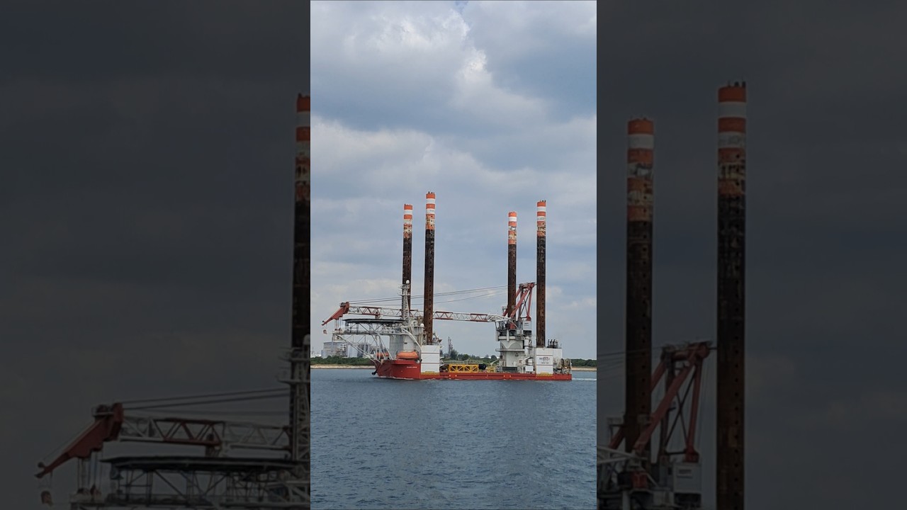 Beautiful Work barge SEAJACK ZARATAN @christianGms1508 #marineservices #harbour #offshore job