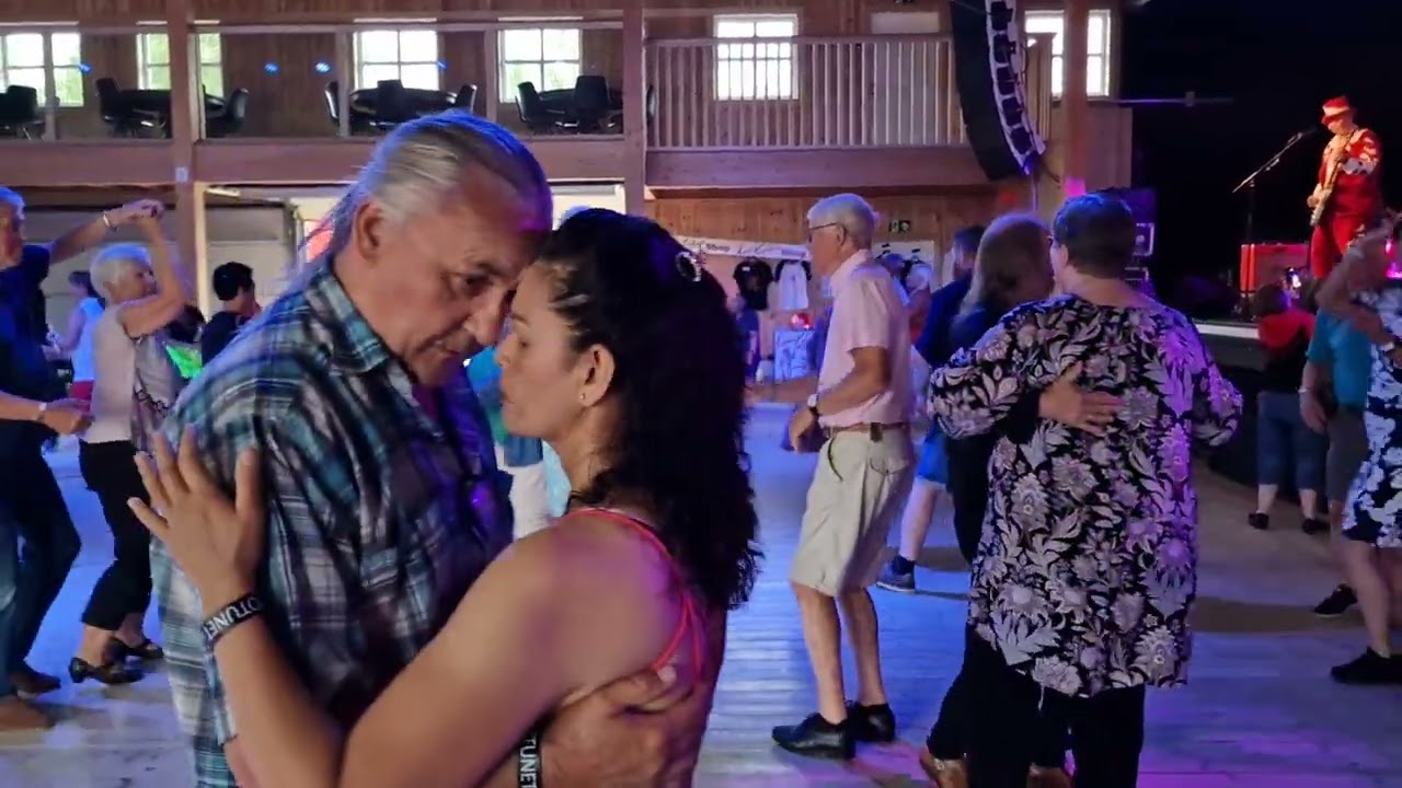Vinden i ryggen med Larz Kristerz på Lavvotunet Dokka camping 29.6.23 Dansnytt