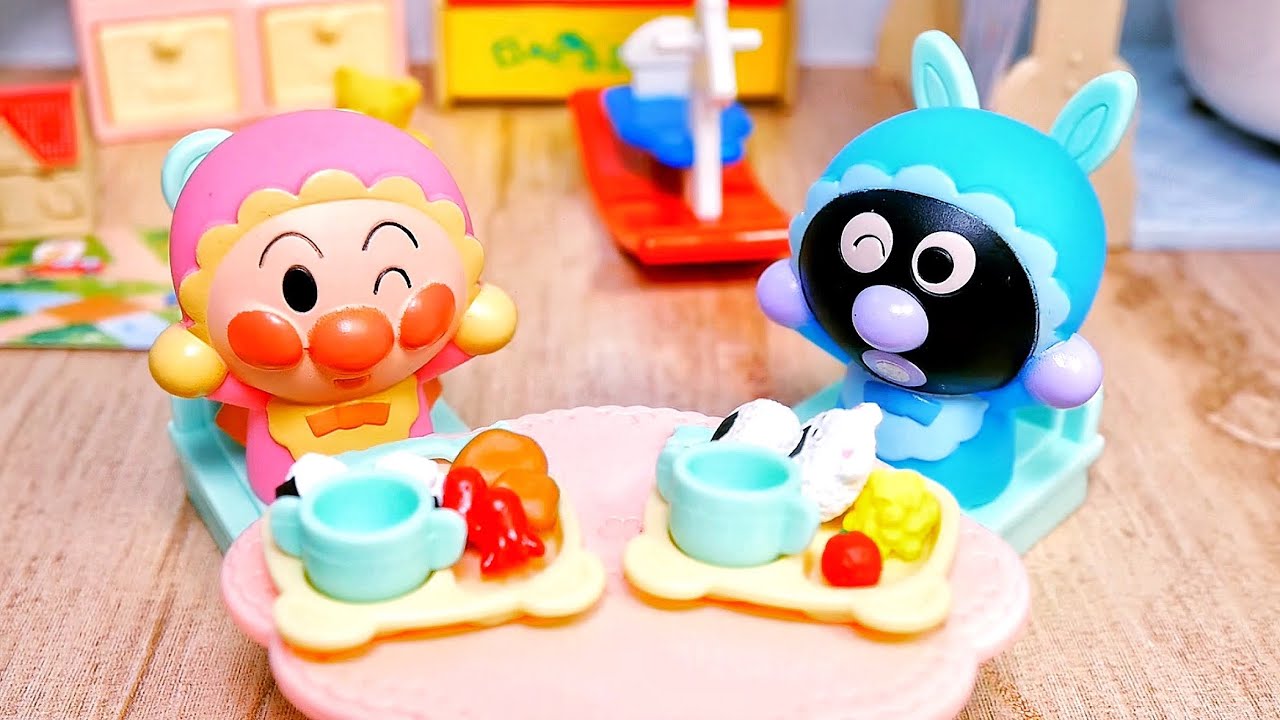 赤ちゃんアンパンマンと赤ちゃんバイキンマンのおもちゃでお世話ごっこ！