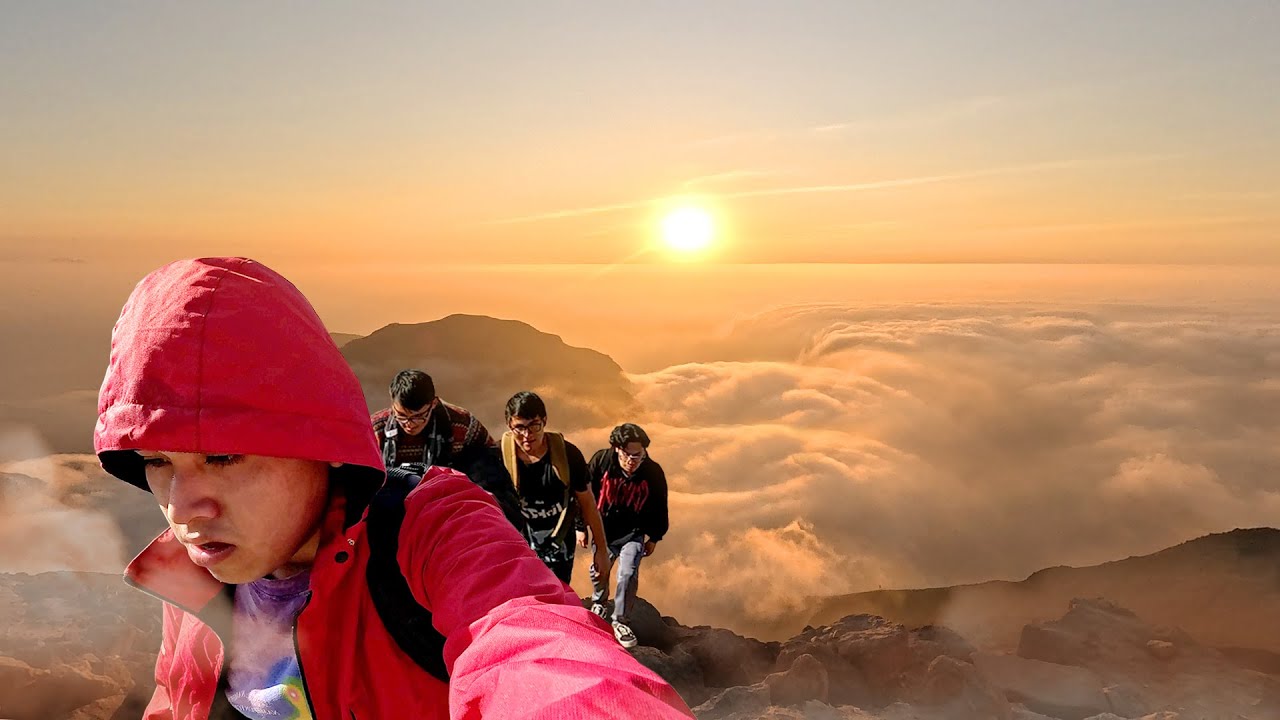 MONTA&Ntilde;AS SOBRE LAS NUBES EN LIMA PER&Uacute; &ldquo;Ascendiendo a lo Sagrado&rdquo;