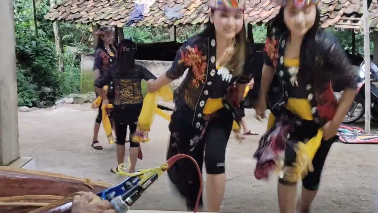 tari putri sri margo rahayu ebeg tedunan