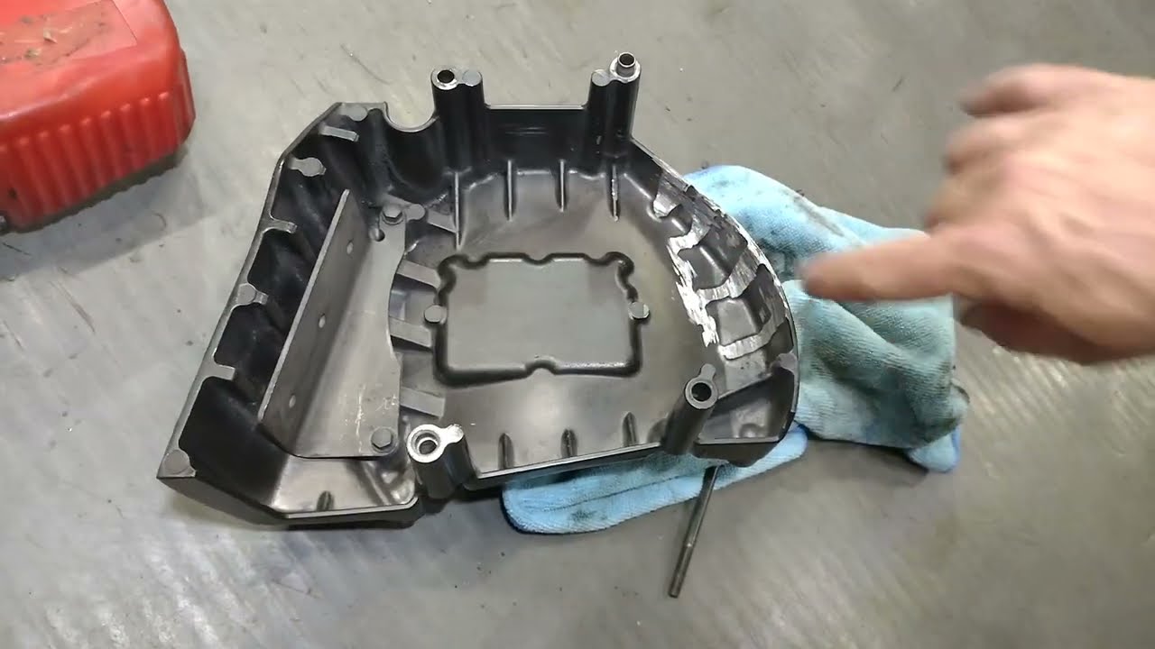 Changing out the front pulley to à baron oversized pulley on a Kawasaki Vulcan 900