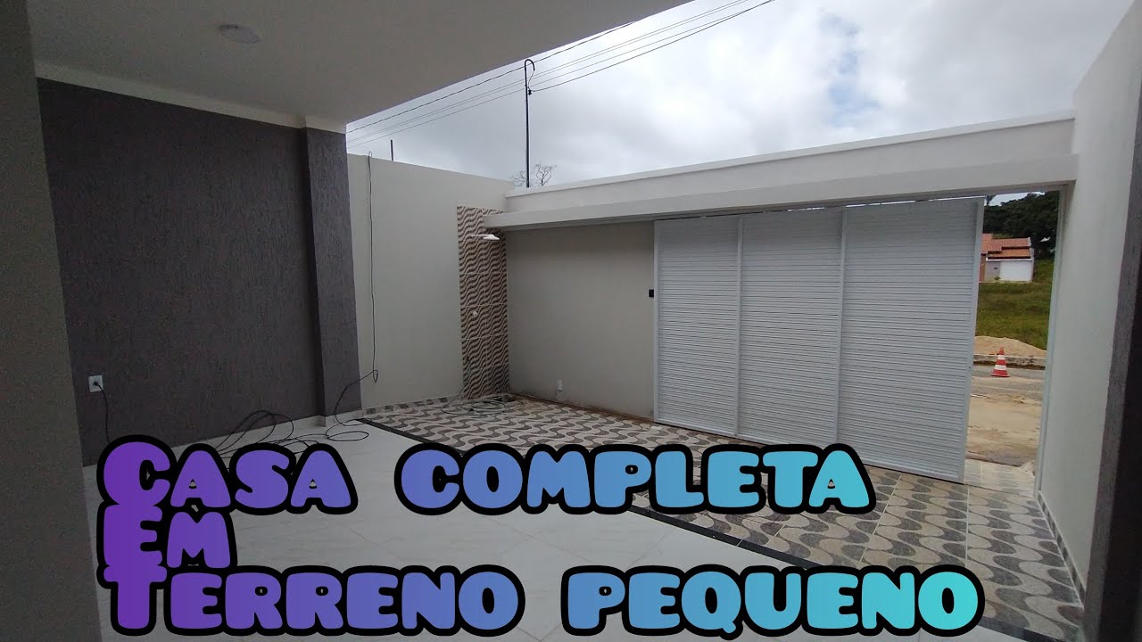 Casa construída em um terreno de 6x22 com corredor.