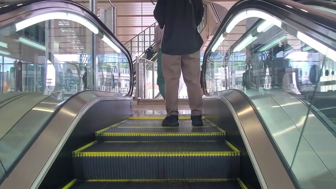 JR大阪駅【駅構内/散策動画】3階 連絡橋口 (GATE)～LUCUA 1100～ (時空広場)5F↗️Escalator 7F↗️Escalator 10F