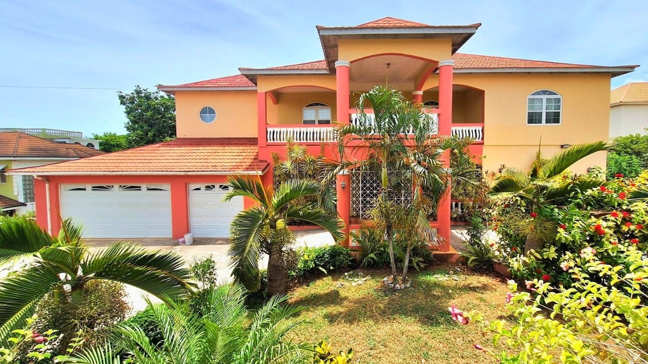 Split-level House | Appliances Included | 12 Bedroom 13 Bathroom | Tripoli Drive Runaway Bay St Ann