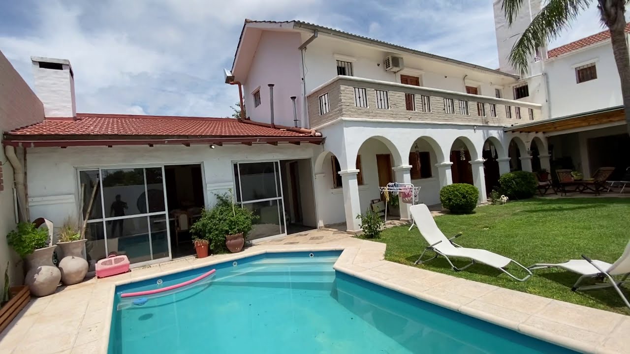 Casa a la venta en San Salvador 5 dormitorios con Pileta llena de vida