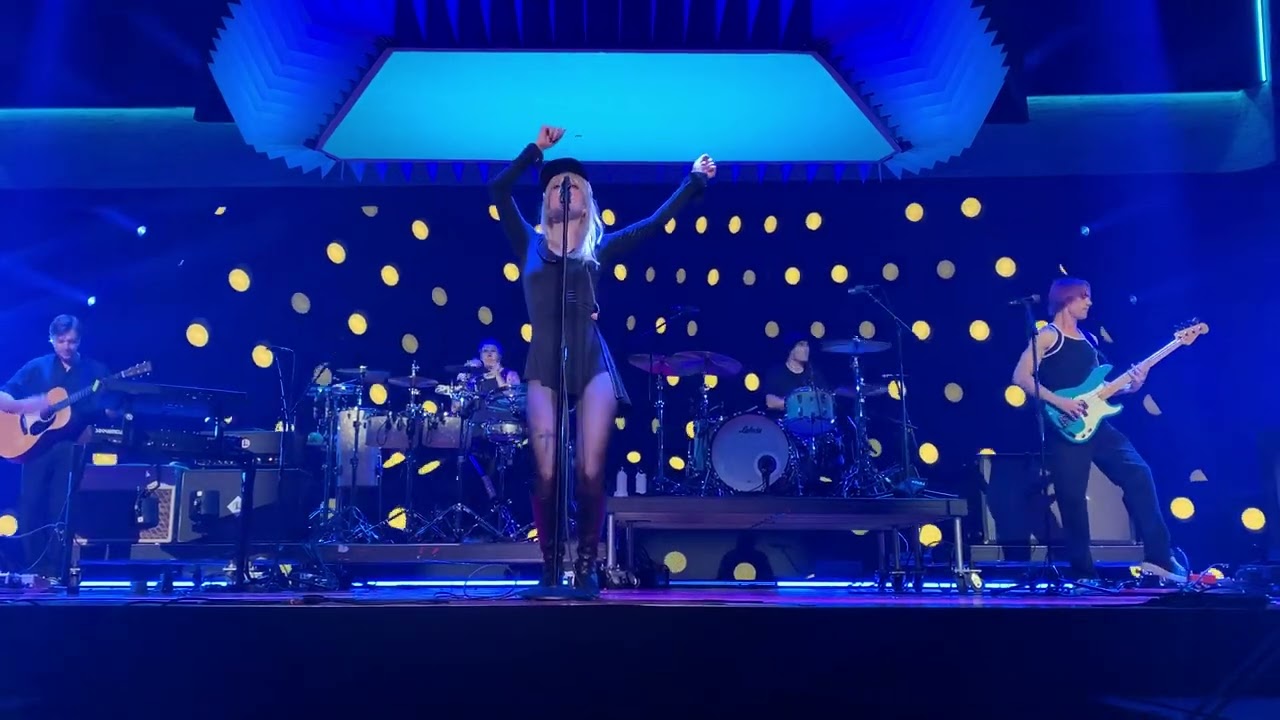 Paramore- Caught in the Middle San Diego