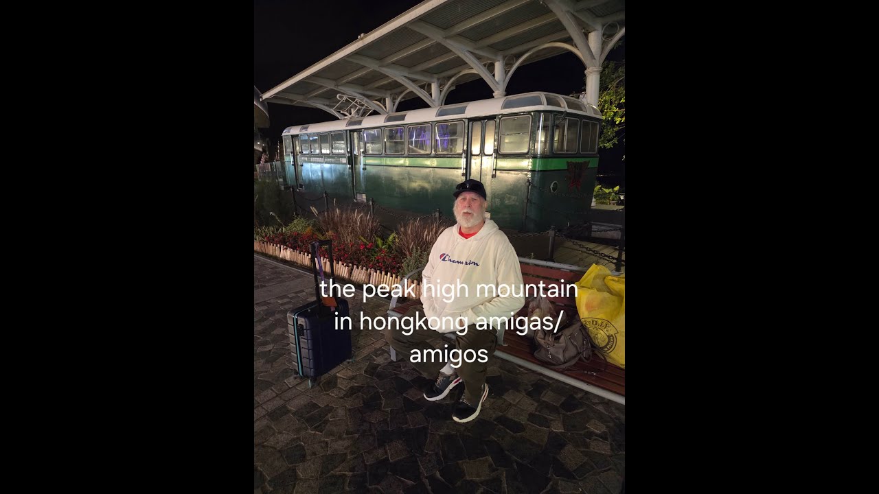 High mountain ⛰️ the peak hongkong amigas/amigos