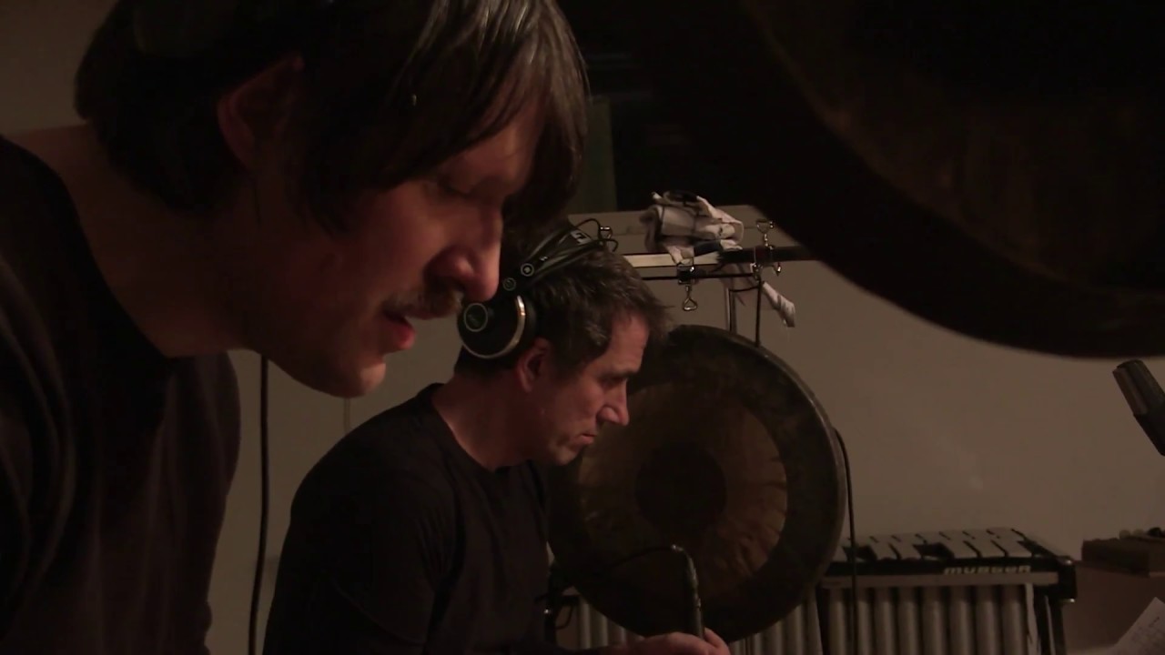 Hans Wüthrich: Peripherie und Mitte (2009/11) for two percussionists and live-electronics
