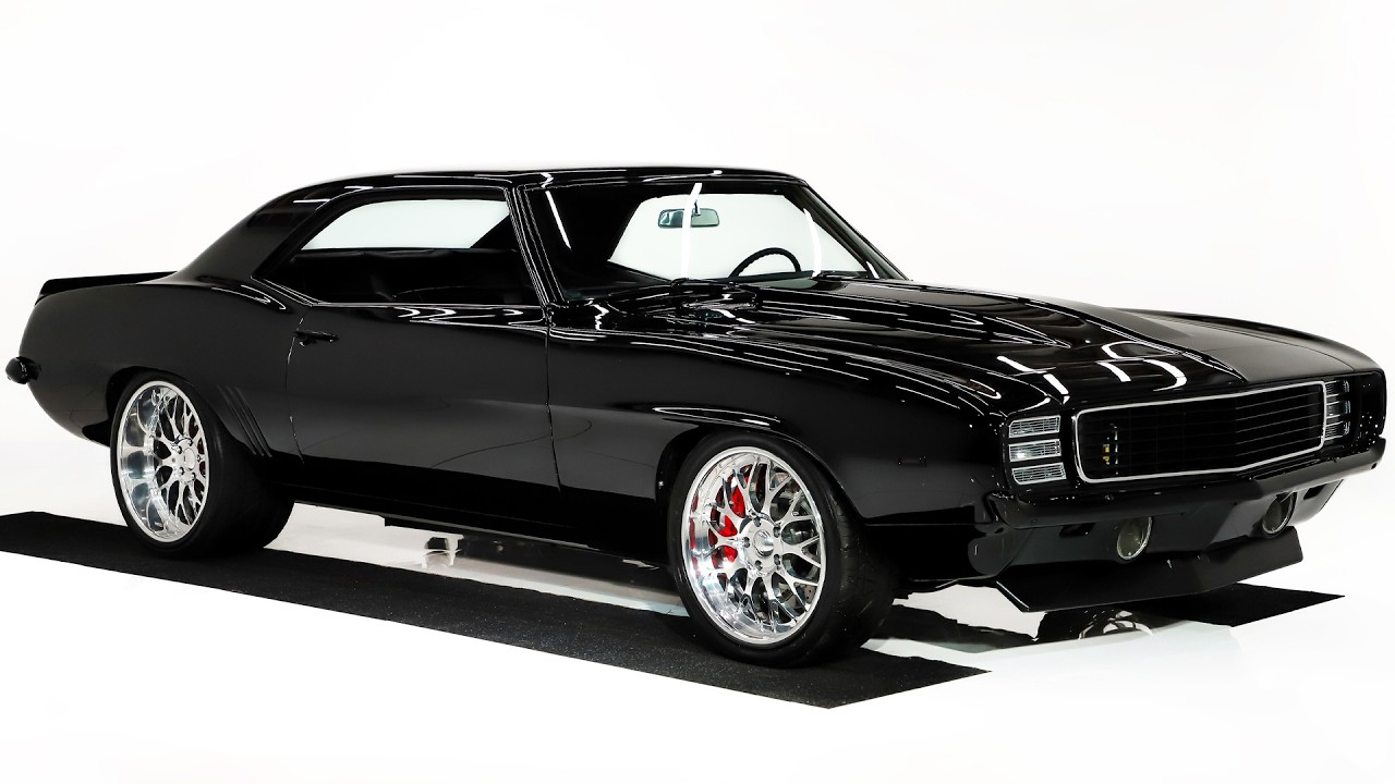 В автомузее Volo Auto Museum продается Chevrolet Camaro RS Pro Touring 1969 года выпуска (V22153).