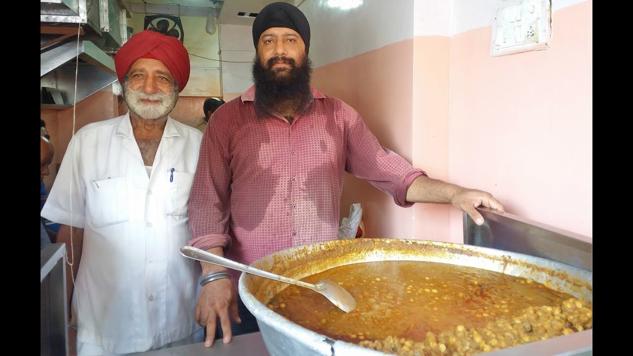FAMOUS AMRITSARI KULCHE CHOLE AND PURI CHOLE IN MUMBAI| INDIAN STREET FOOD