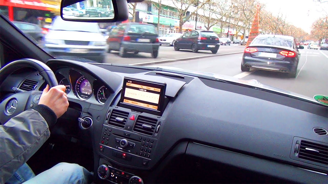 Mercedes C63 AMG Drive in the City Kickdown Acceleration Onboard V8 Sound Beschleunigung