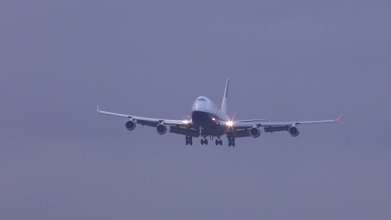 G-BNLY Final Landing - Dunsfold Aerodrome